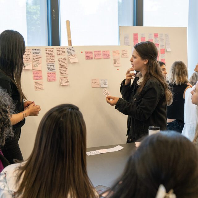 Barbac0d1ng, hackathon con estudiantes y corporaciones