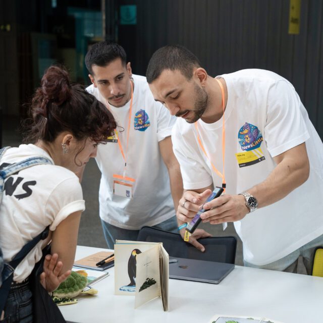 Stand con startup de la comunidad de La Nave